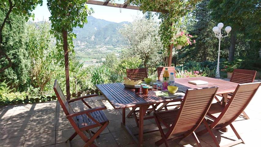 Alojamiento y desayuno para 2 personas, con vistas además de piscina y jardín - 1