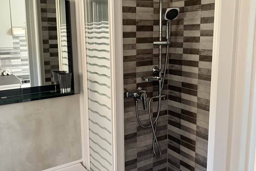 Appartement entier, Front de mer Apt 4/6 pers Pieds dans l'eau climatisé in Cap d'Agde, Agde