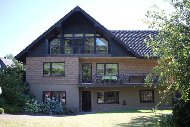 Ferienwohnung für 3 Personen, mit Balkon/Terrasse und Balkon sowie Terrasse und Garten in Bergisches Land