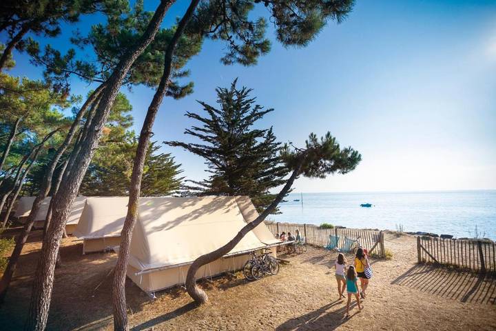 Location de vacances pour 7 personnes, avec vue et terrasse dans Plage des Sableaux