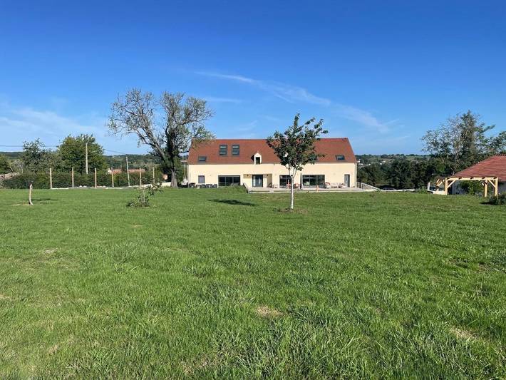 Gîte pour 4 personnes, avec jardin et piscine ainsi que vue et terrasse dans Vaumas - 3
