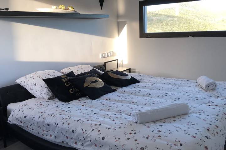 Location de vacances pour 10 personnes, avec terrasse et jardin dans Sainte-Lucie de Porto-Vecchio - 3