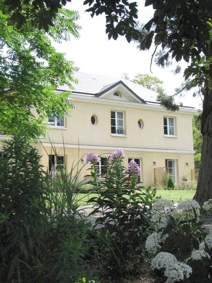 Gîte pour 12 personnes, avec jardin et jacuzzi à Hénouville