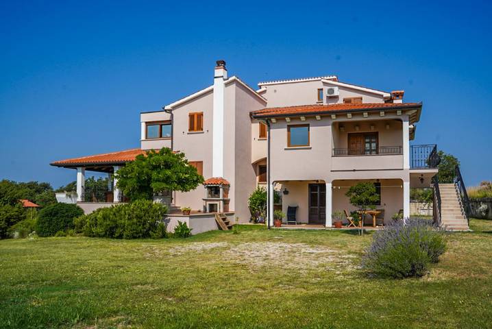 Apartamento entero, Apartamento de vacaciones para 4 personas con terraza in Labin, Costa Este de Istria