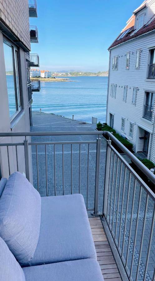 Ferielejlighed for 6 personer, med søudsigt og børnepool såvel som udsigt og terrasse, husdyr tilladt - 1