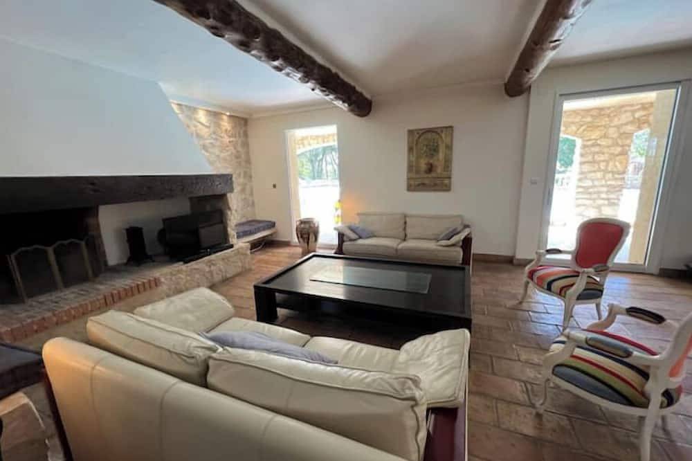 Grande Bastide Private swimming pool and tennis court in Rognes, Region de Aix-en-Provence