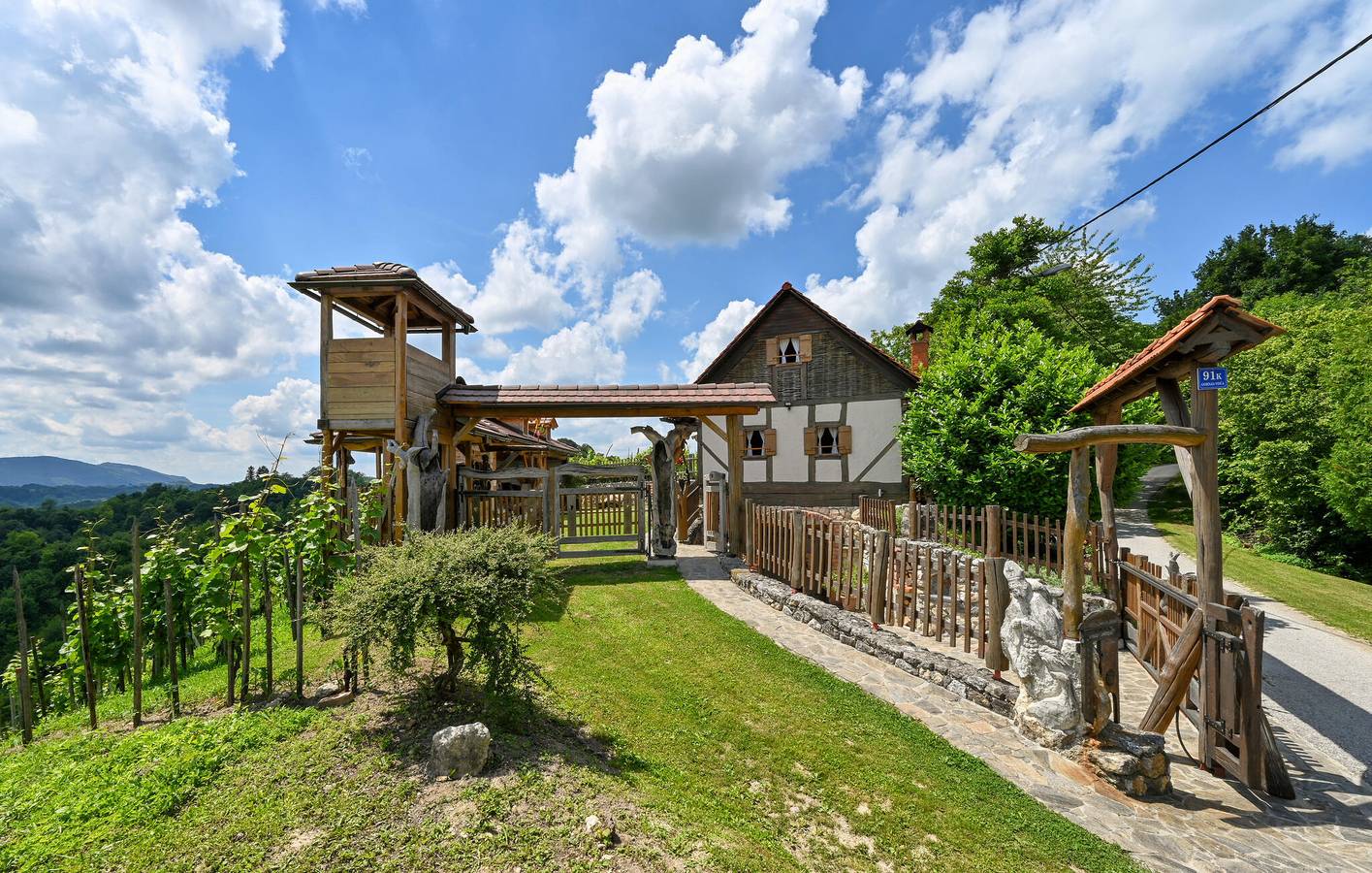 Charmante Ferienwohnung mit WLAN, Klimaanlage, Parkplatz, Terrasse und Grill in Varazdin