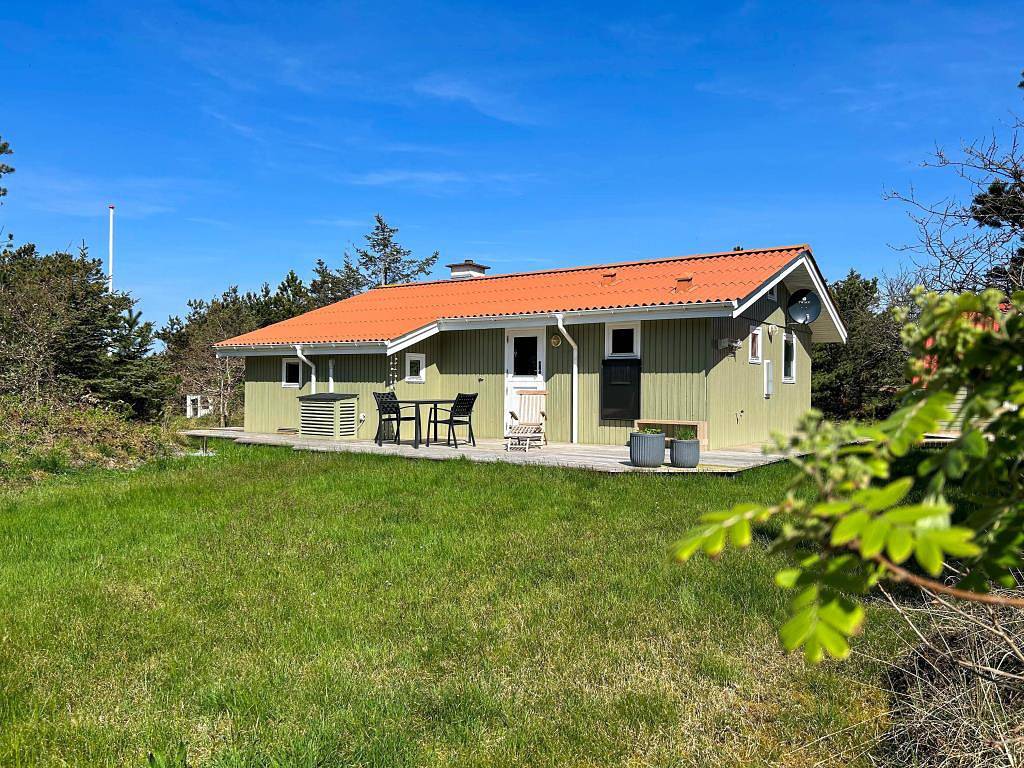 Small, cosy holiday home with annex and great wooden terraces in Ulfborg, Nissum Fjord