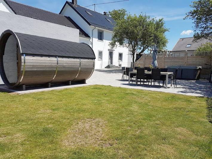 Ferienhaus für 8 Personen, mit Sauna und Whirlpool sowie Garten