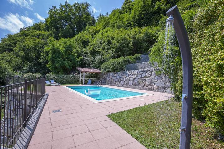 Ferienwohnung für 4 Personen, mit Terrasse und Pool sowie Seeblick, kinderfreundlich in Gemeinde Menaggio - 2