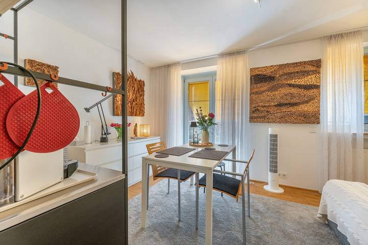 Ganzes Studio, Studio-Apartment 'Wohnen mit Kunst in Köln' mit WLAN in Köln, Rheinland