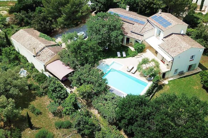 Location de vacances pour 8 personnes, avec jardin à Sainte-Anastasie