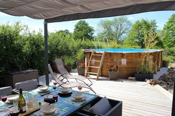 Gîte pour 5 personnes, avec terrasse ainsi que piscine et jardin, animaux acceptés à Chassenon