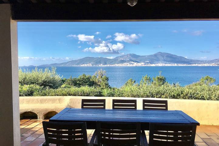 Villa pour 6 personnes, avec Balcon et Jacuzzi ainsi que Terrasse et Jardin dans Porticcio