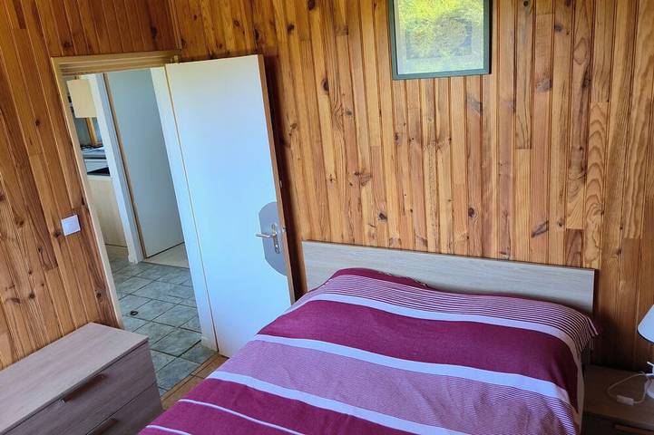 Petite Maison de Campagne Avec Piscine Couverte et Chauffée in Flayat, Regionaler Naturpark Millevaches en Limousin