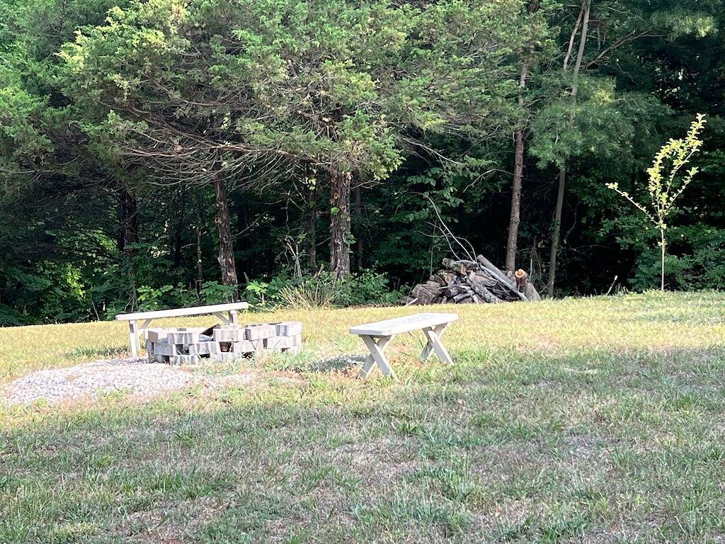 Uniquely styled octagon shaped home. Just 2 miles to the lake in Lake Cumberland