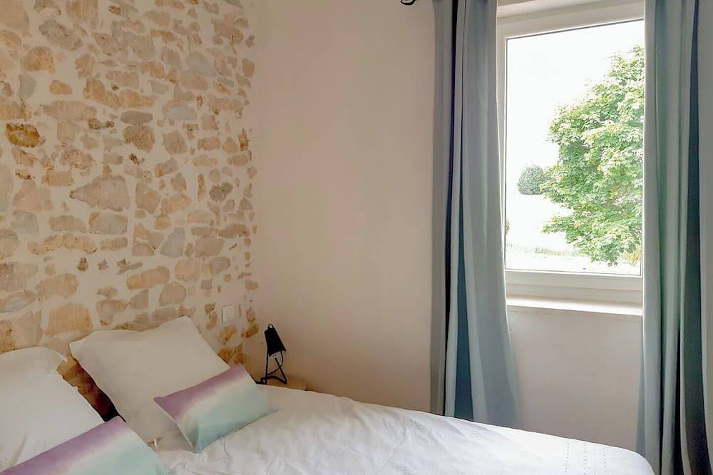 Charming, spacious gîte in the heart of nature, ideal for family vacations. in Forcalquier, Parc naturel régional du Luberon
