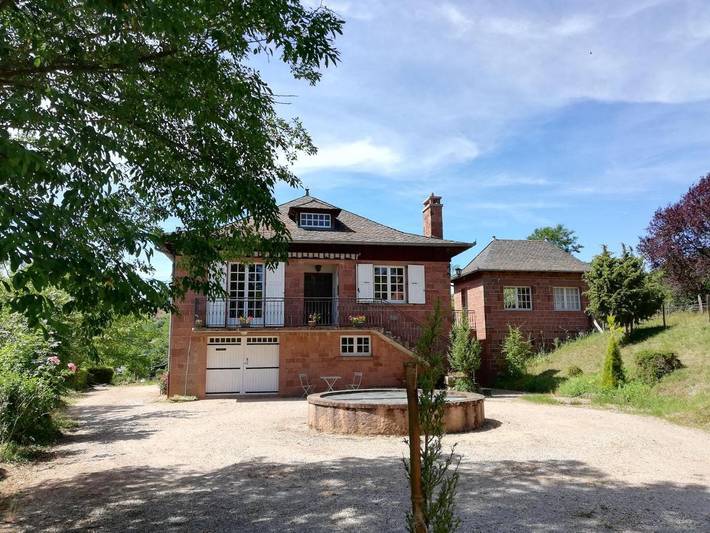 Location de vacances pour 6 personnes, avec vue ainsi que terrasse et jardin à Nauviale