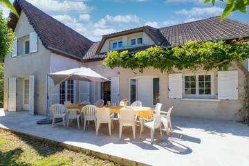 Gîte pour 15 personnes, avec terrasse et jardin dans Charny-Orée-de-Puisaye