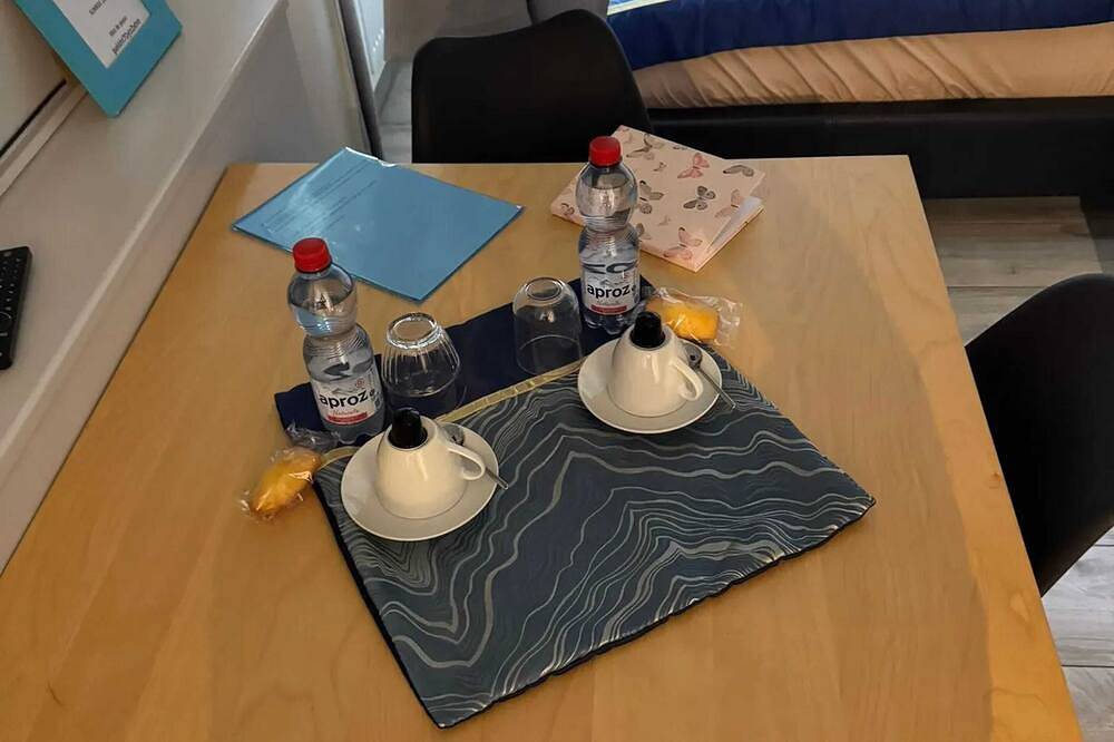 Entire apartment, Homerez - Comfortable studio in Bevaix with mountain view - 30 m² + Spa in La Grande-Béroche, Three-Lakes
