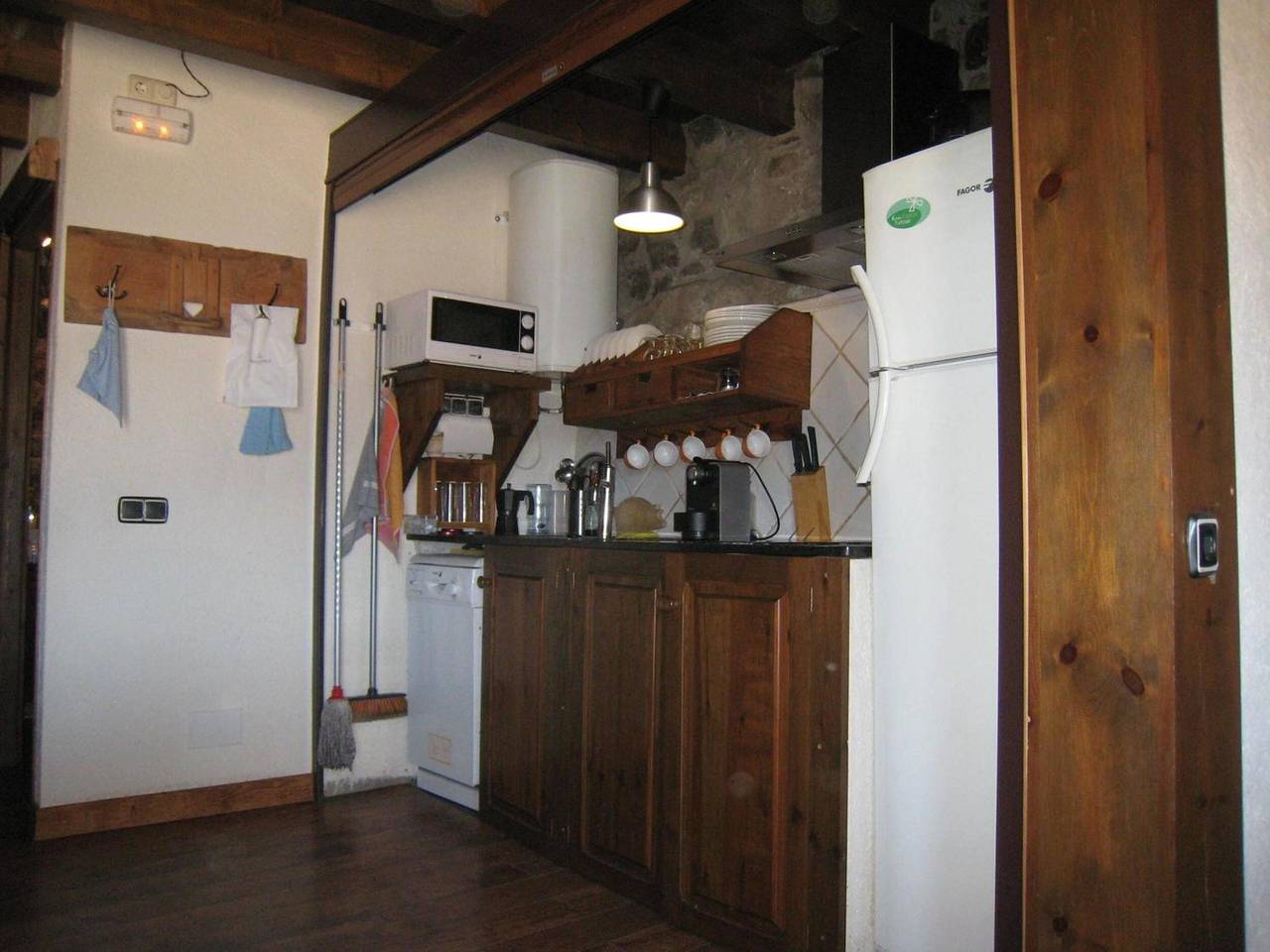 Appartement entier, Appartement 'La Cort De Ca L'Escolà' avec vue sur la montagne, jardin partagé et Wi-Fi in Lles de Cerdanya, Pyrénées catalanes
