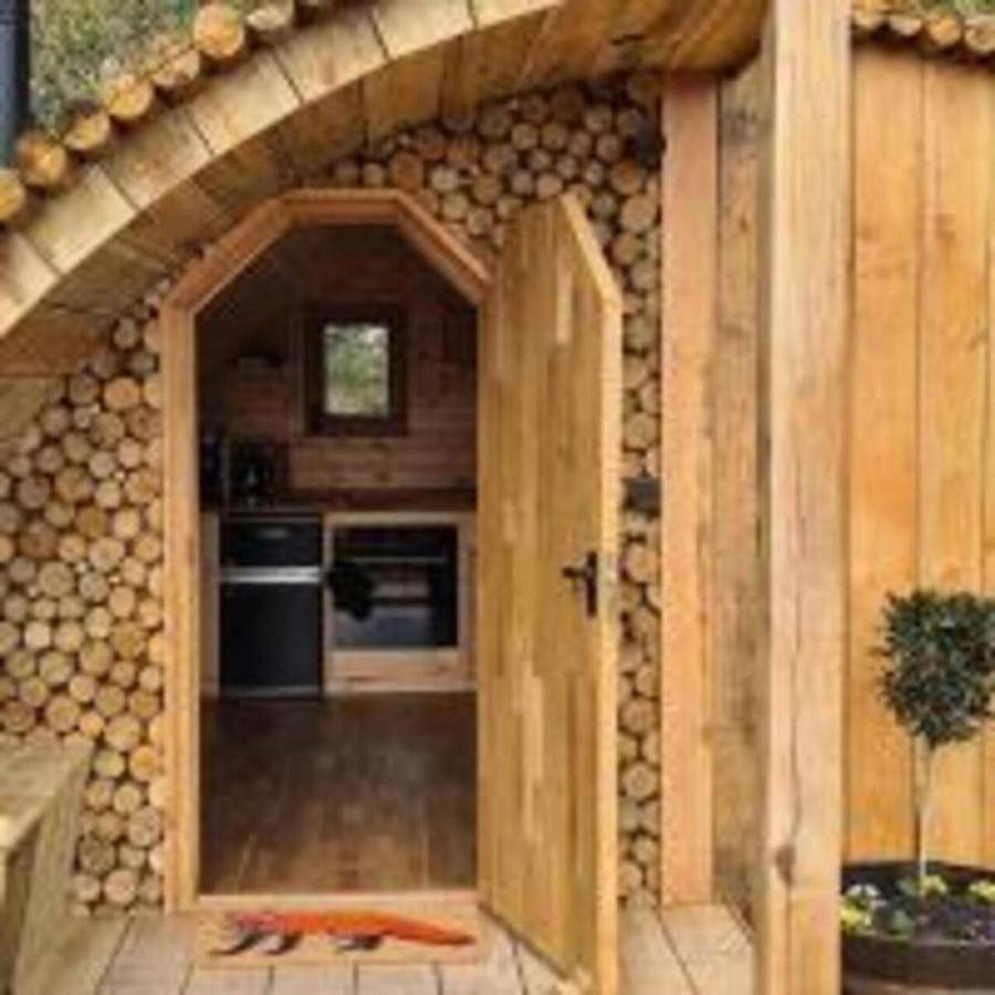 Fox Lodge at Heygates Lodging - with hot tub in Northamptonshire