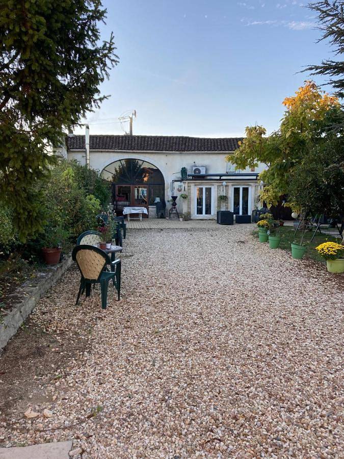 Hôtel pour 2 personnes, avec jardin et piscine à Jarnac - 2