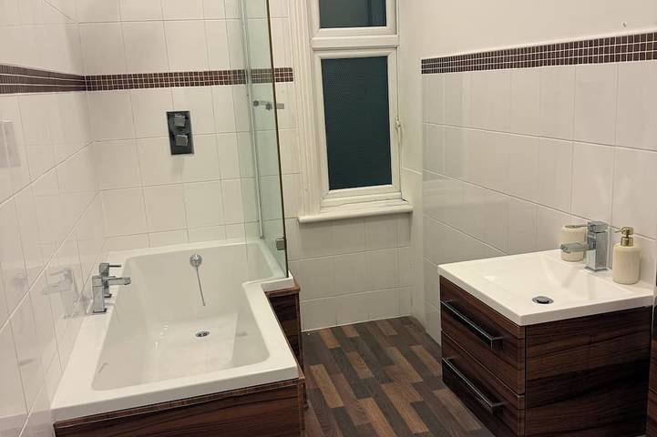 Ganze Wohnung, Spacious Wakefield Getaway 3br in Wakefield, Westliches Yorkshire