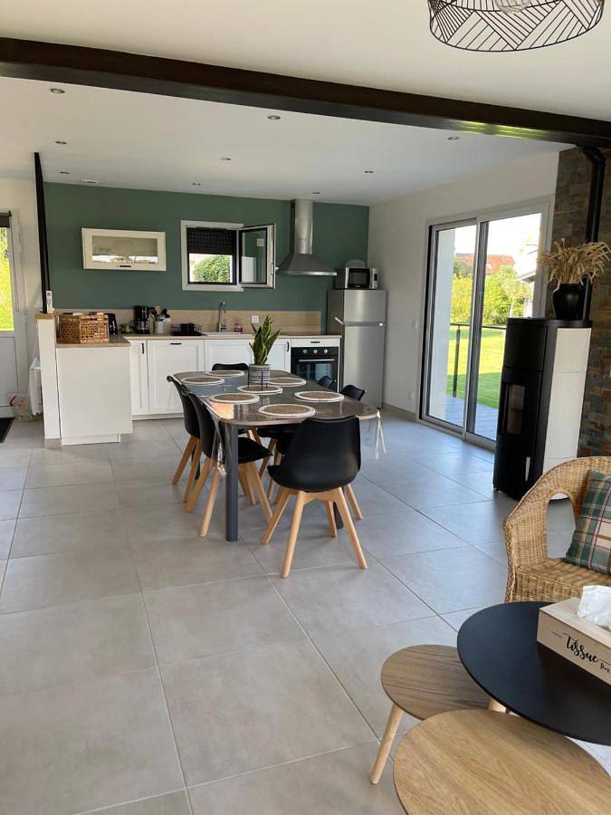 Gîte pour 6 personnes, avec vue et terrasse dans Corny