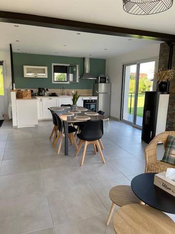 Gîte pour 6 personnes, avec terrasse et vue dans Corny