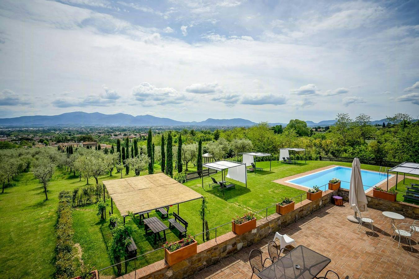 Ganze Wohnung, Ferienwohnung auf einem Bauernhof in der Nähe von Lucca mit Pool und Panoramablick in Capannori, Lucca Provinz