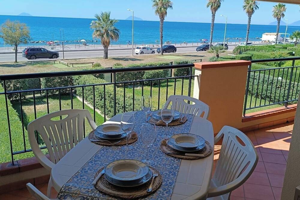Entire apartment, Vacation Homes Sun & Beach - Lemons Apartment in Capo d'Orlando, Messina Province