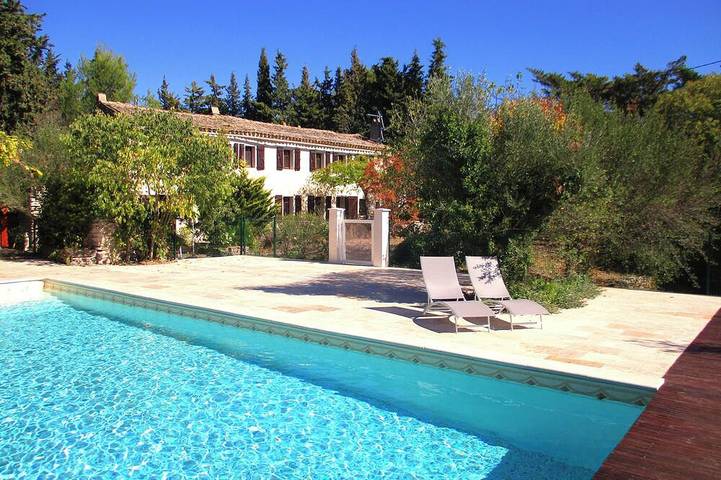 Appartement de vacances pour 4 personnes, avec jardin et piscine, animaux acceptés à Uzès