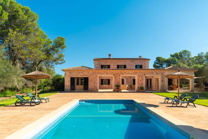 Villa für 12 Personen, mit Balkon und Whirlpool sowie Garten in Sencelles
