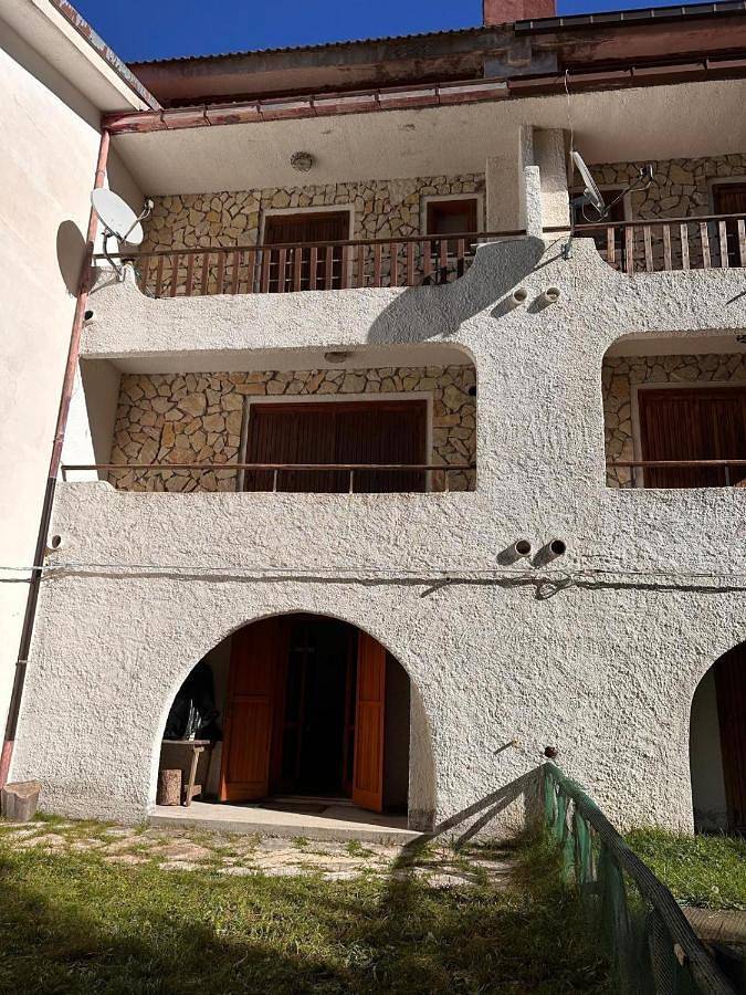 Location de vacances pour 12 personnes, avec jardin ainsi que vue et balcon à Pescasseroli - 2