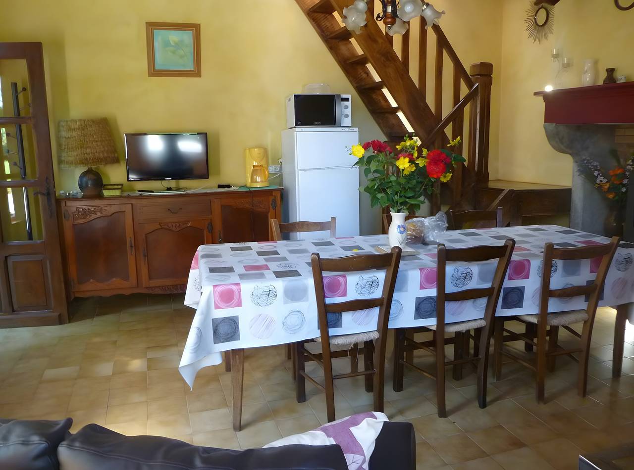 Gîte Le Moulin : Vue sur la montagne, terrasse privée et Wi-Fi à Mascaras in Mascaras, Hautes-Pyrénées