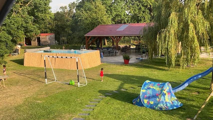 Gîte pour 10 personnes, avec jacuzzi ainsi que piscine et balcon à Rueil-la-Gadelière