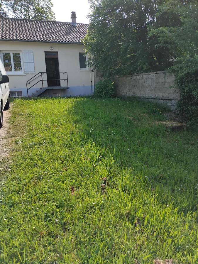 Location de vacances pour 7 personnes, avec jardin à Saint-Saud-Lacoussière - 2