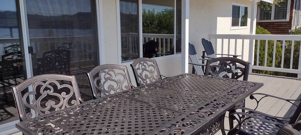 Casa Blanca waterfront house with private pier , sleeps 8. 4 bedrooms, 3 Bath in California North Coast