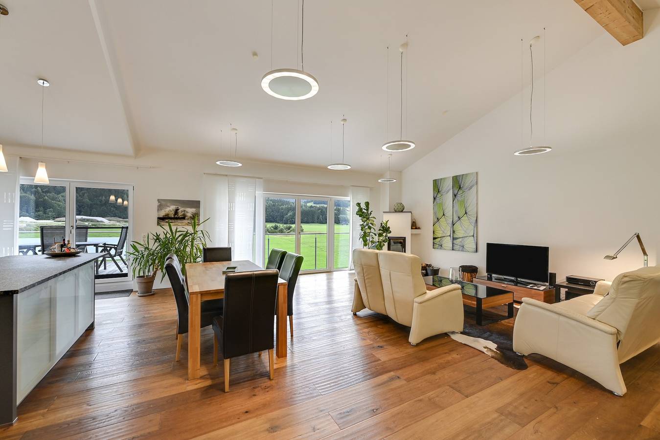 Ganze Wohnung, Luxuriöse Ferienwohnung mit Wlan, Kamin, Balkon, Sauna und Whirlpool in Inzell, Bayerische Alpen