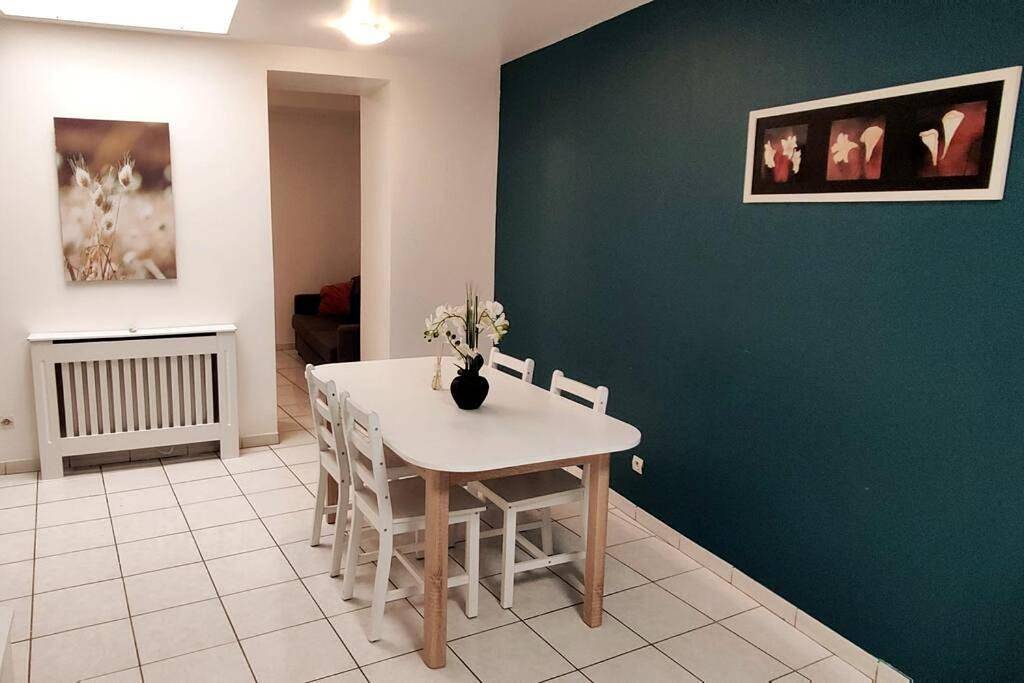 Appartement entier, Two-Bedroom Apartment in Douai, Département Nord