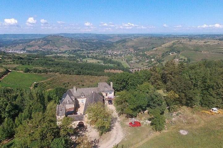 Gîte pour 9 personnes, avec jardin, animaux acceptés à Goutrens