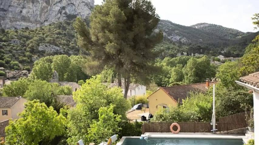 Gîte pour 9 personnes, avec Balcon et Terrasse ainsi que Jardin et Piscine à Fontaine-de-Vaucluse - 2