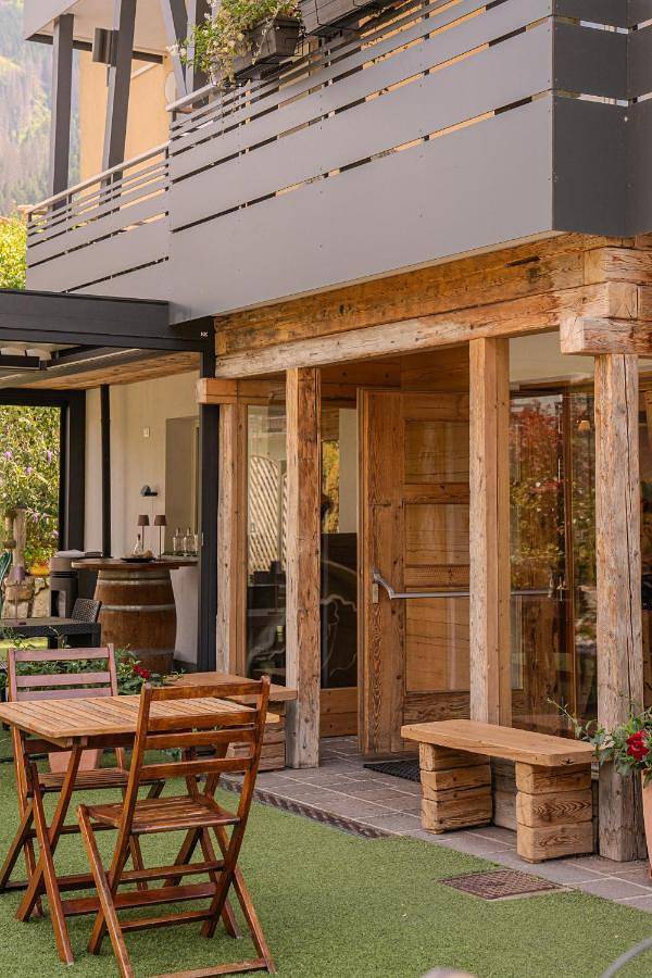 Appartamento per 4 persone, con sauna e panorama nonché giardino, con animali domestici in Ziano di Fiemme