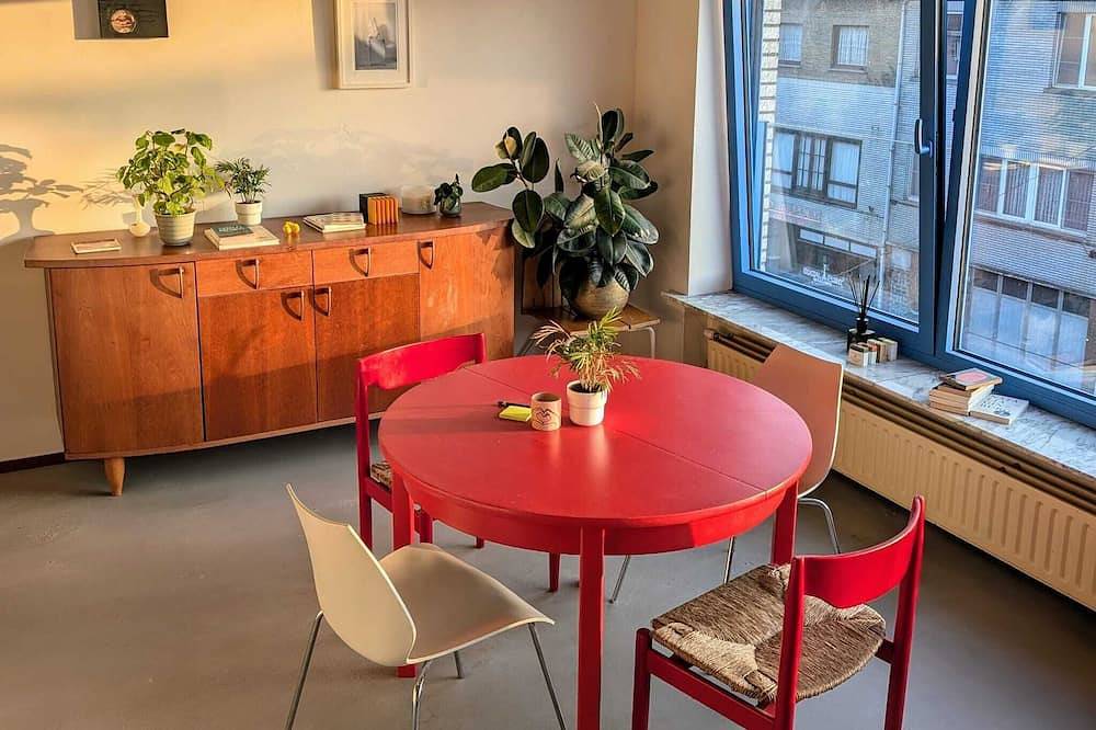 Ganze Wohnung, Colorful Flat @ trendy old docks. \nperfect for couples. Expandable to 3 bedrooms in Gent, Ostflandern