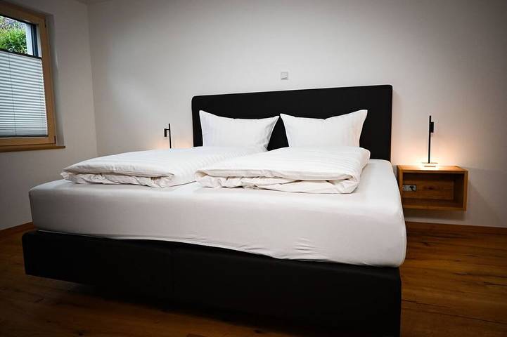 Ganze Wohnung, Moderne Ferienwohnung mit Terrasse für Freunde und Familie bis zu 5 Personen in Traben-Trarbach, Bernkastel-Kues & Umgebung