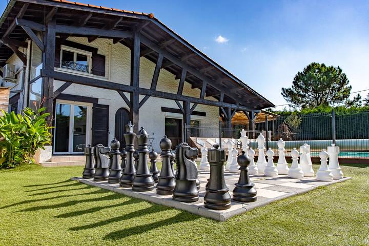 Villa pour 30 personnes, avec piscine ainsi que jardin et balcon en Nouvelle-Aquitaine - 3