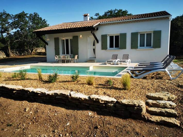 Location de vacances pour 6 personnes, avec vue ainsi que piscine et terrasse à Cabrières-d'Avignon - 2