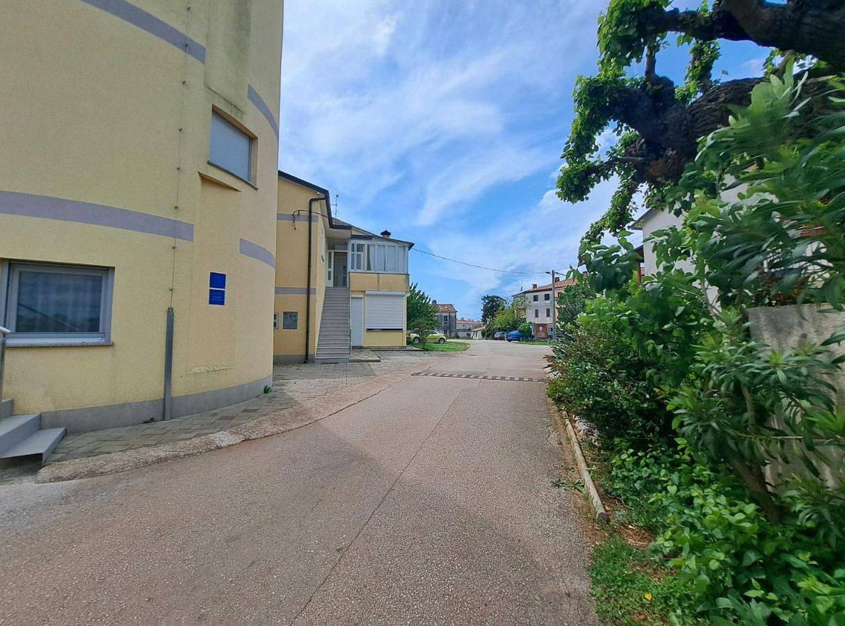 Ganze Wohnung, Spacious Urban Retreat Apartment with Terrace in Dajla, Umag und Umgebung