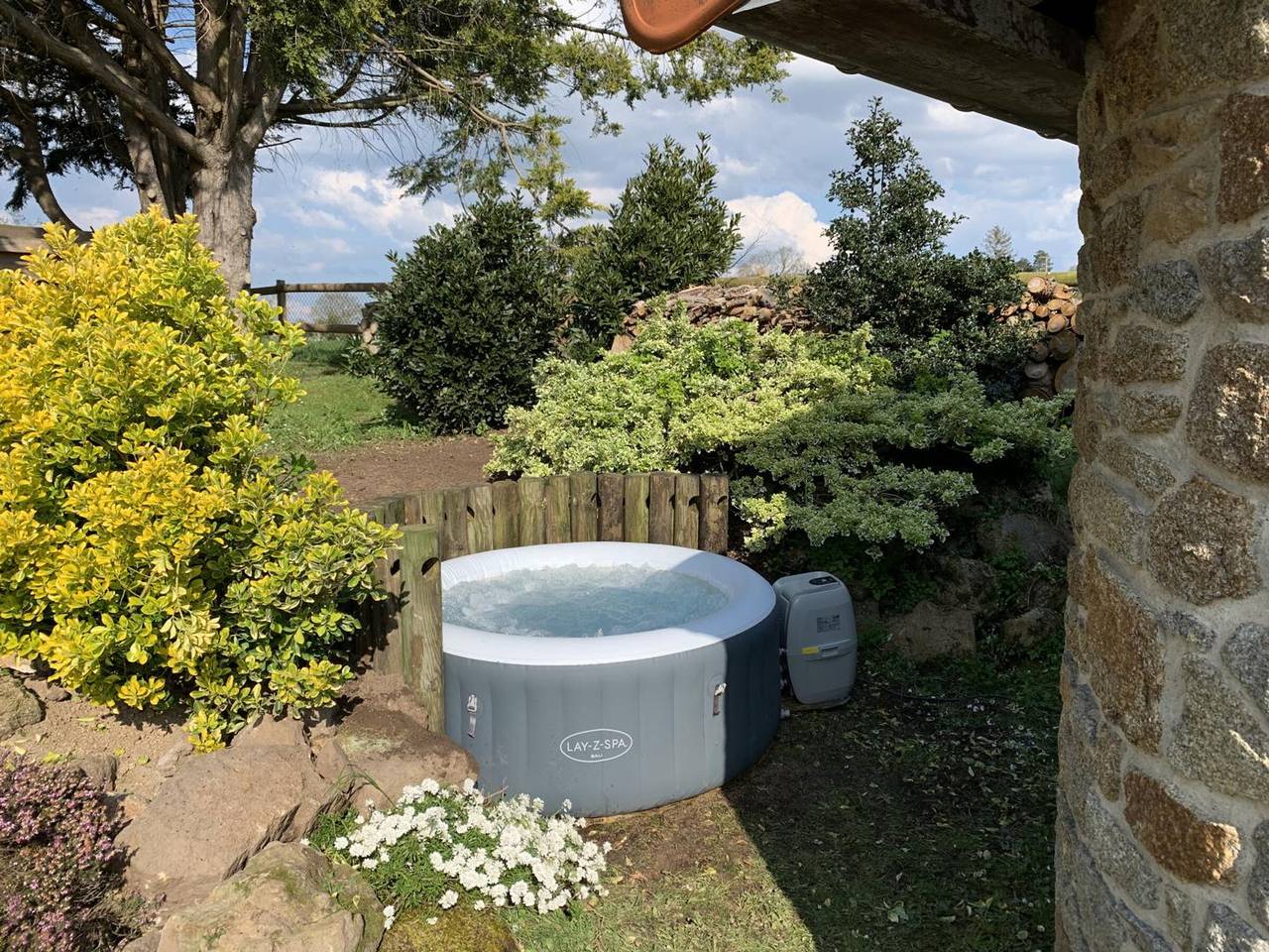 Maison de charme avec spa, près de la plage et du Mont Saint-Michel, idéale pour famille in Jullouville, Côte de la Déroute